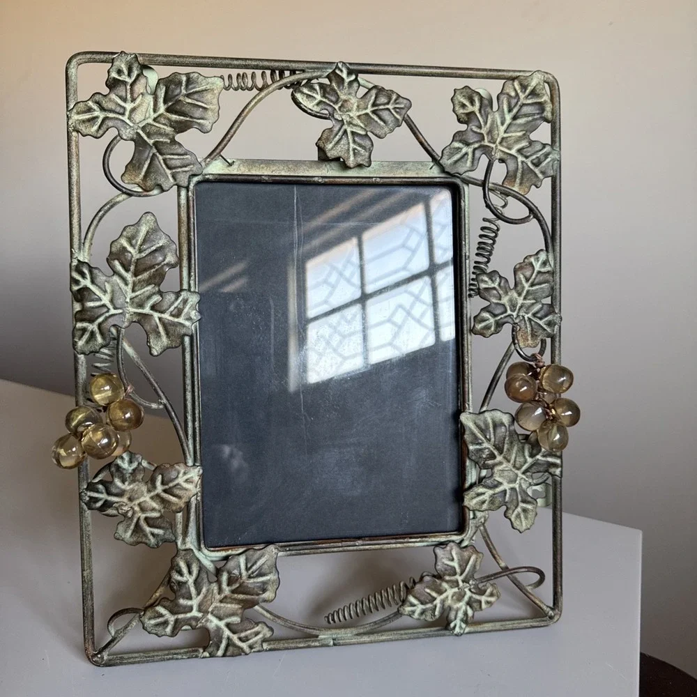 Vintage Verde Green Metal Ivy Leaf Grapes Photo Frame Fits 7.5